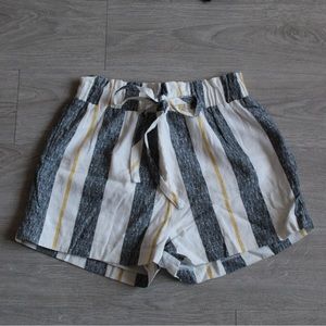 Gypsies & Moondust linen shorts